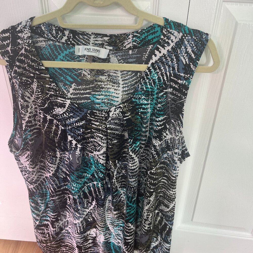 Jones Studio Sleeveless Black and White Top with Fun Splashes of Teal, Size 2X